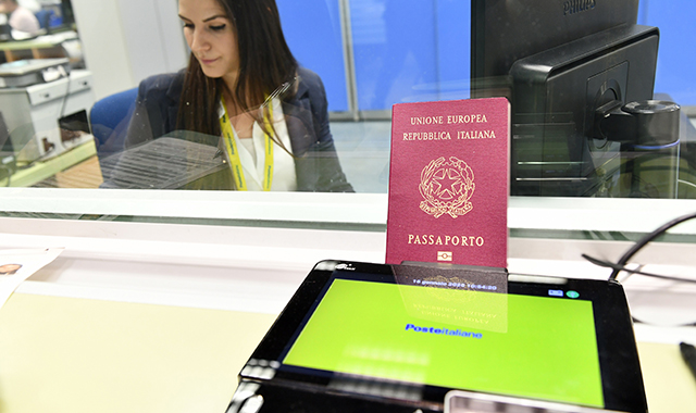 Il servizio passaporti di Poste Italiane nel piccolo comune valdostano di Torgnon