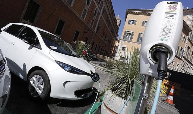 Scelte mirate e mobilità elettrica: così si riduce l’inquinamento nelle grandi città