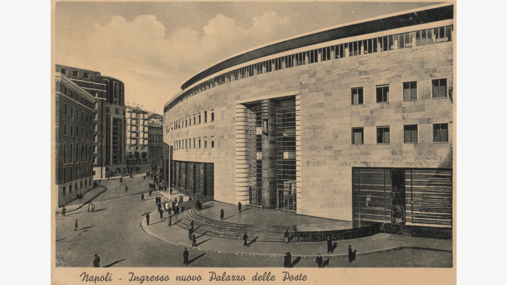 Ingresso del Palazzo delle Poste di Napoli