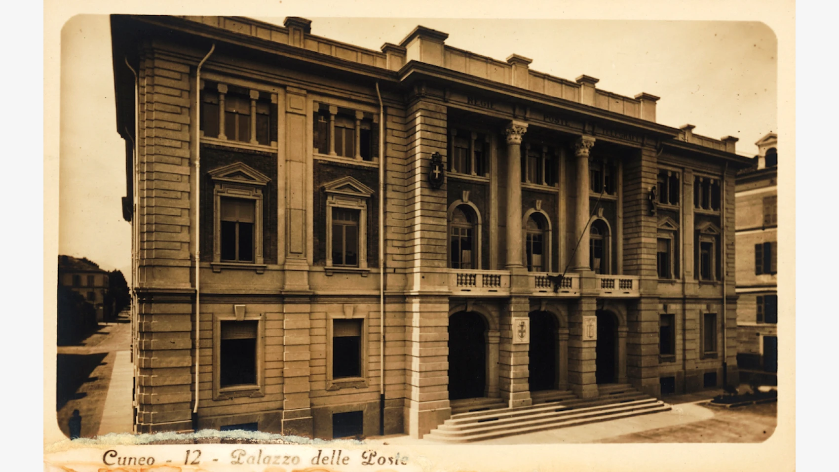 cartolina raffigurante il palazzo delle Poste di Cuneo