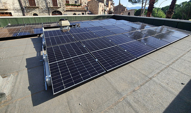 Poste, nuovi pannelli fotovoltaici nel Nisseno: energia green per ridurre la CO2