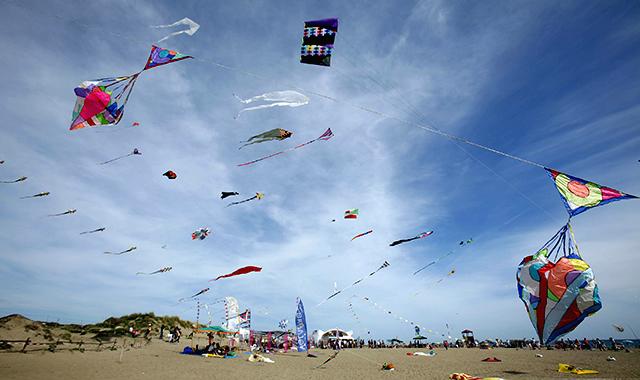 A Cervia il Festival degli Aquiloni: da Poste annullo speciale per la pace