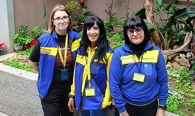 Poste: nel centro di smistamento di Cagliari aiuole rifiorite grazie a un gruppo di dipendenti