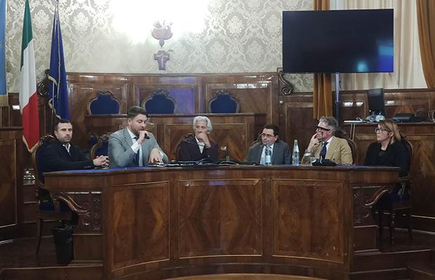 Macerata, ecco le colonnine per la ricarica dei mezzi elettrici agli uffici postali