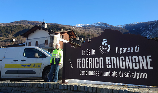 La Salle, nel paese di Federica Brignone con la postina Sonia: “Per lei lettere e cartoline anche dall’estero”
