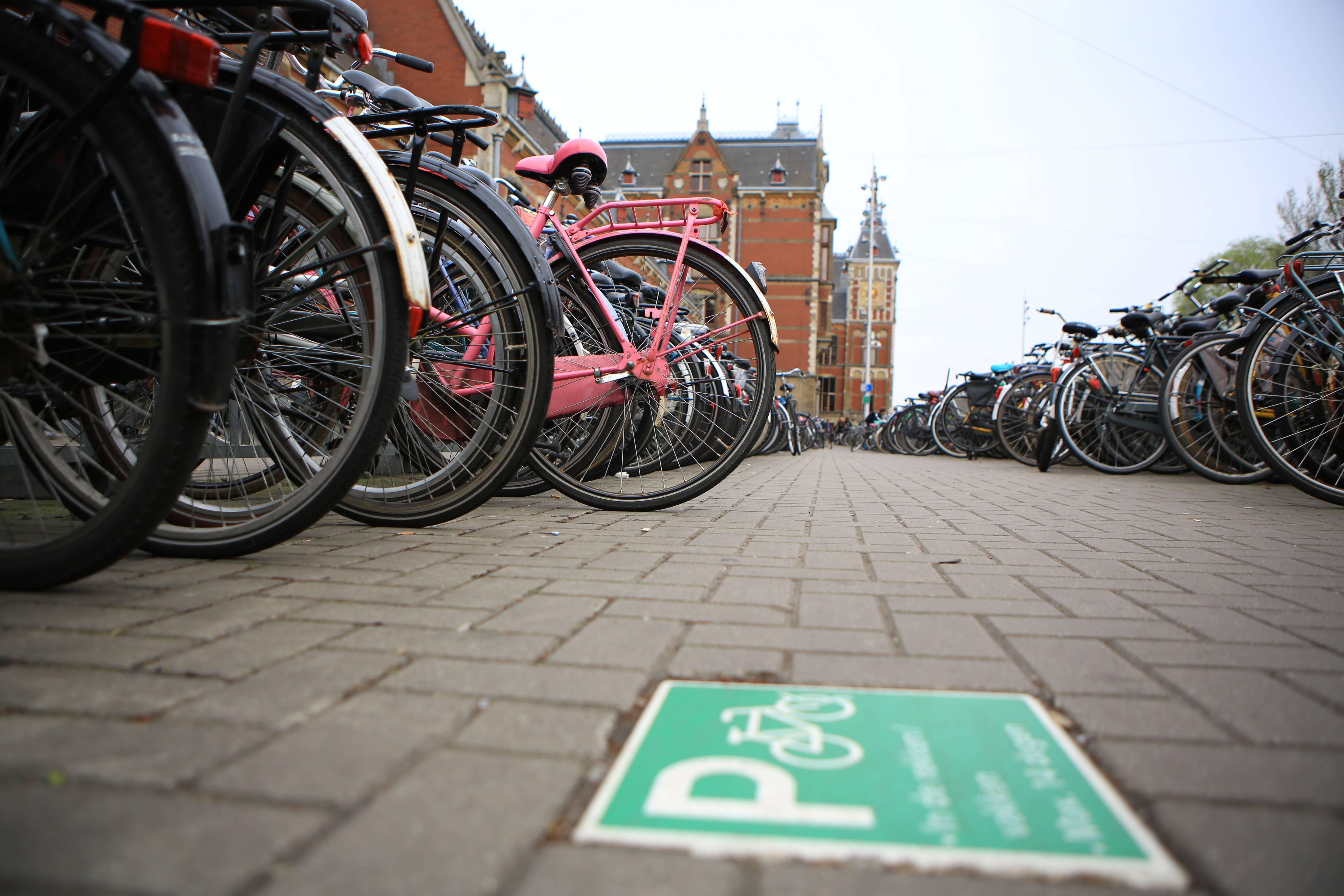 foto IPP/imagostock Amsterdam 01-04-2017 nella foto parcheggio riservato a biciclette WARNING AVAILABLE ONLY FOR ITALIAN MARKET