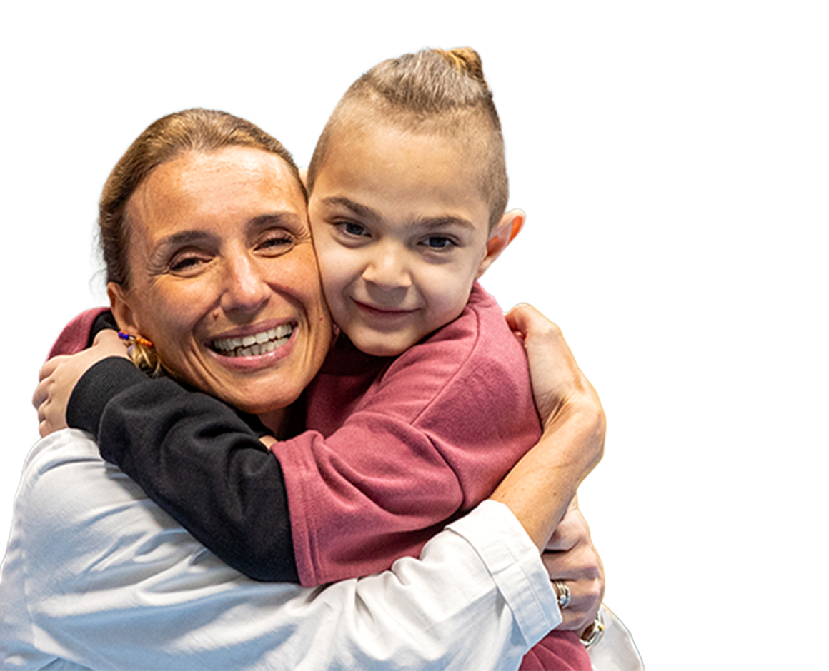 madre che abbraccia il figlio malato